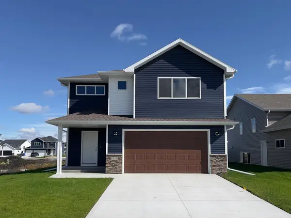6776 32nd Street S, Fargo, ND 58104