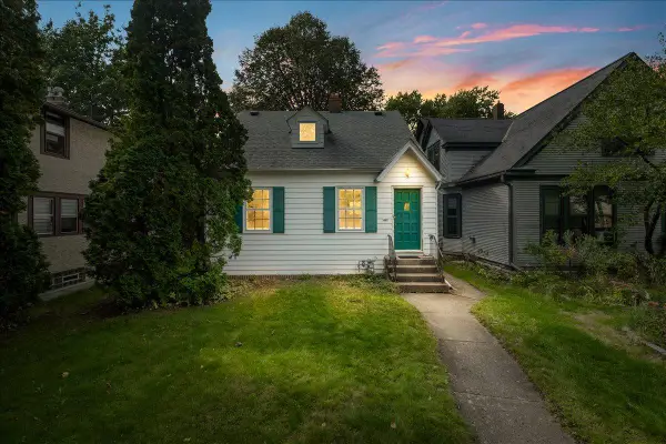 2834 44th Avenue S, Minneapolis, MN 55406