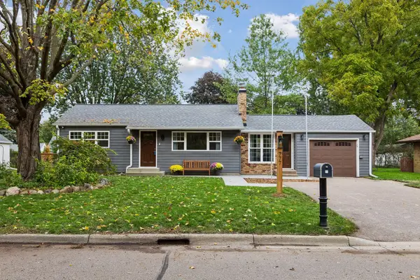 777 Cope Avenue W, Roseville, MN 55113