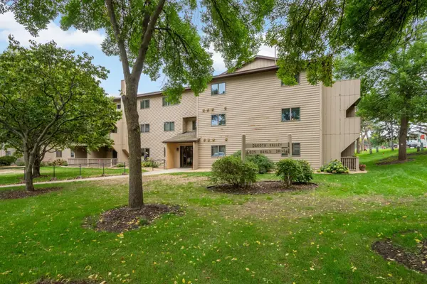 925 Bahls Drive #307, Hastings, MN 55033