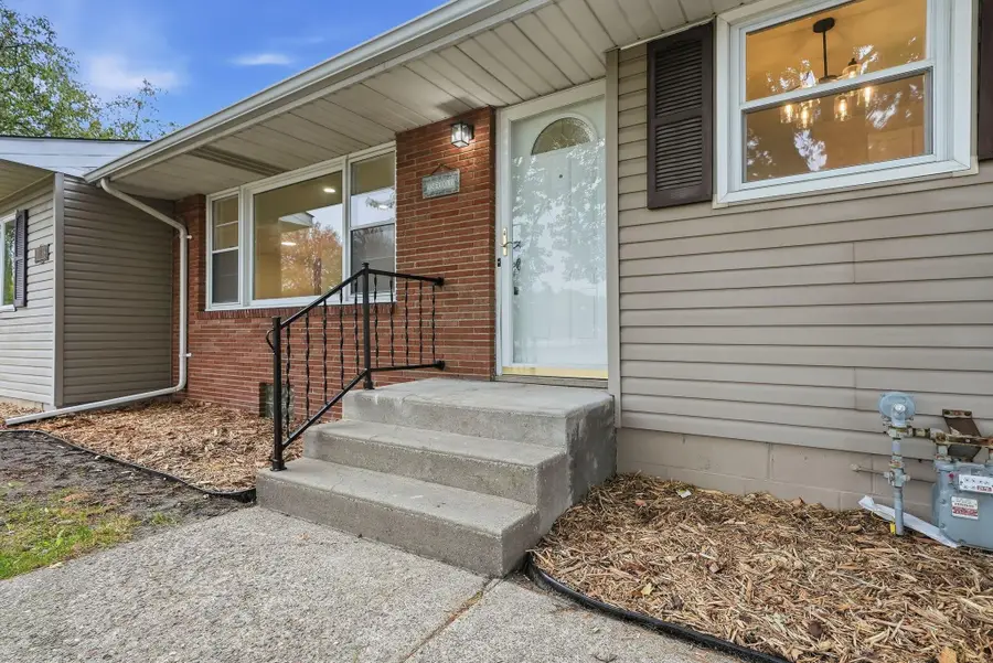 1038 Larpenteur Avenue W, Saint Paul, MN 55113 - #2