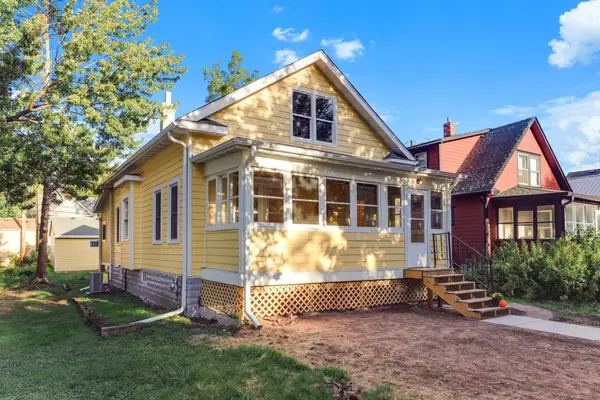1040 24th Avenue Se, Minneapolis, MN 55414
