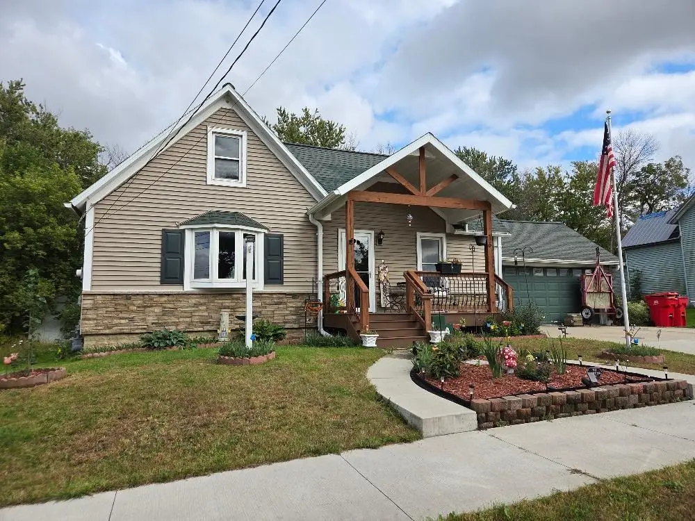 16 4th Avenue Se, Dodge Center, MN 55927 - #1