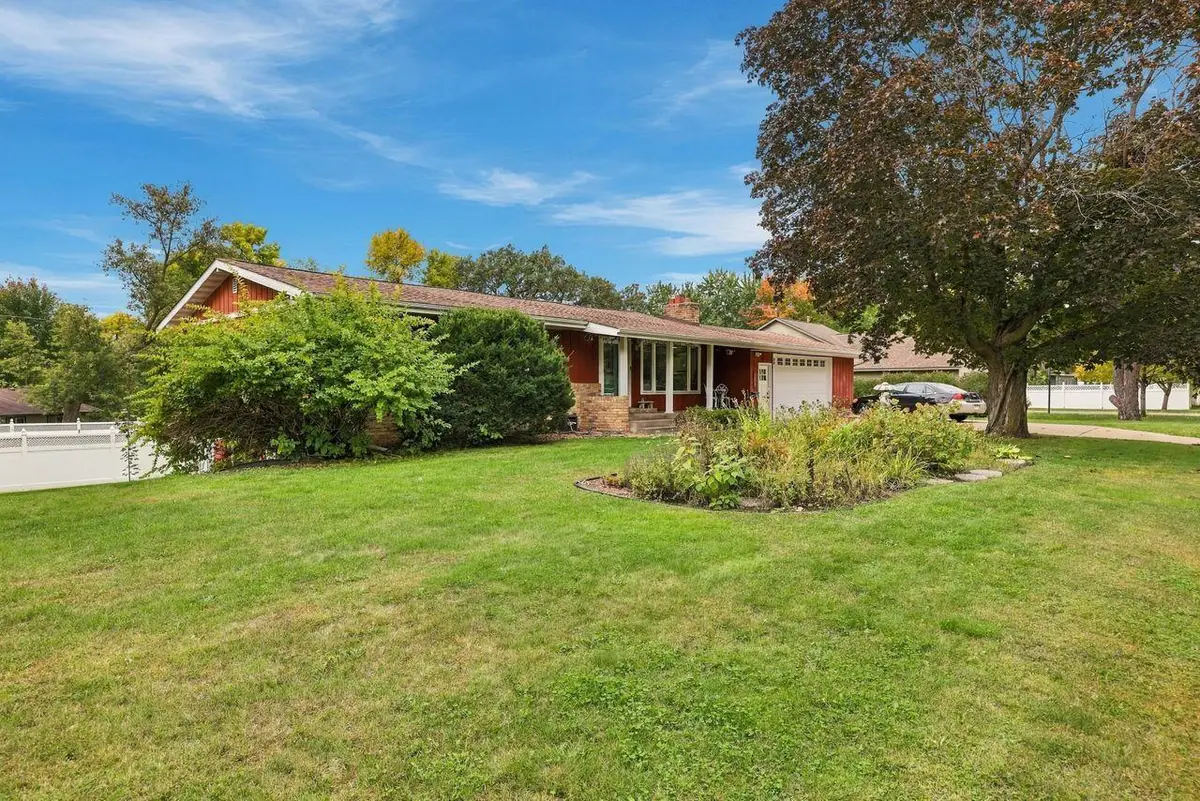 516 9 1/2 Street N, Sauk Rapids, MN 56379 - #1