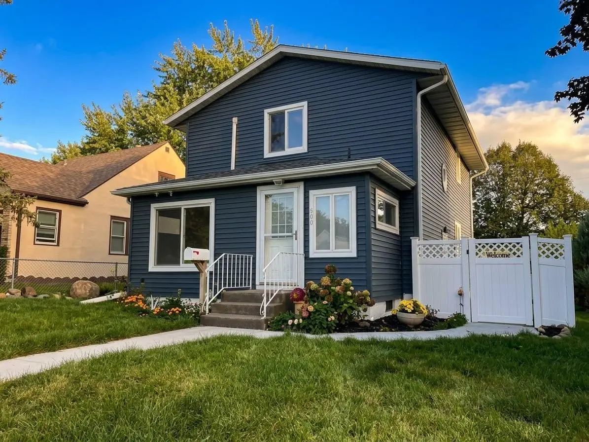909 8th Avenue S, South Saint Paul, MN 55075 - #1