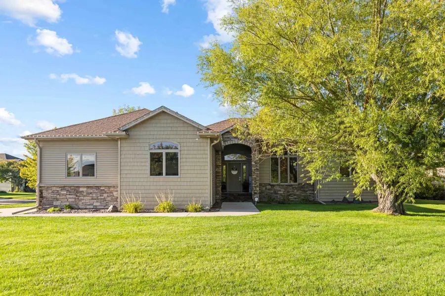 4295 49th Avenue S, Fargo, ND 58104 - #2