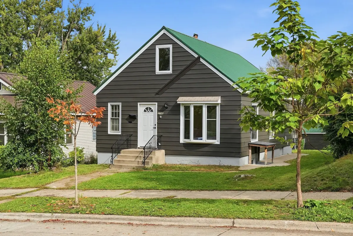 3746 Russell Avenue N, Minneapolis, MN 55412 - #1