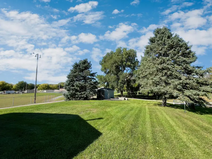 404 E Cottonwood Street, Springfield, MN 56087 - #3