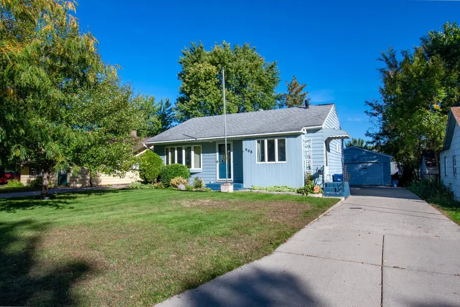 908 W Linden Street W, Fergus Falls, MN 56537 - #2