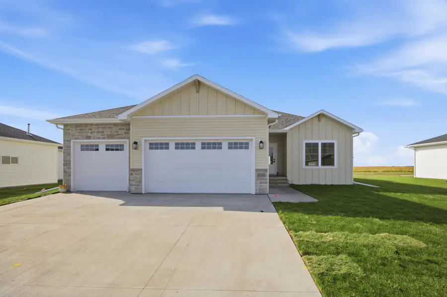 4288 Pine Parkway S, Fargo, ND 58104 - #2