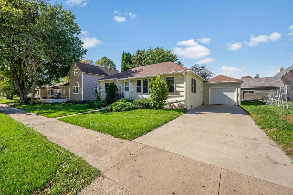 412 S Nicollet Street, Blue Earth, MN 56013 - #1