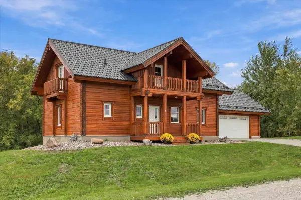 905 Eldris Way, Mora, MN 55051