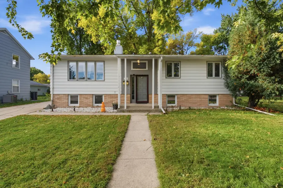 1221 13th Avenue Sw, Willmar, MN 56201 - #2