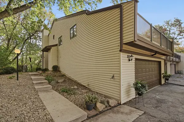 289 River Woods Lane, Burnsville, MN 55337