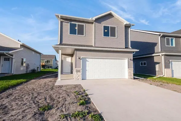 2516 38th Avenue S, Moorhead, MN 56560