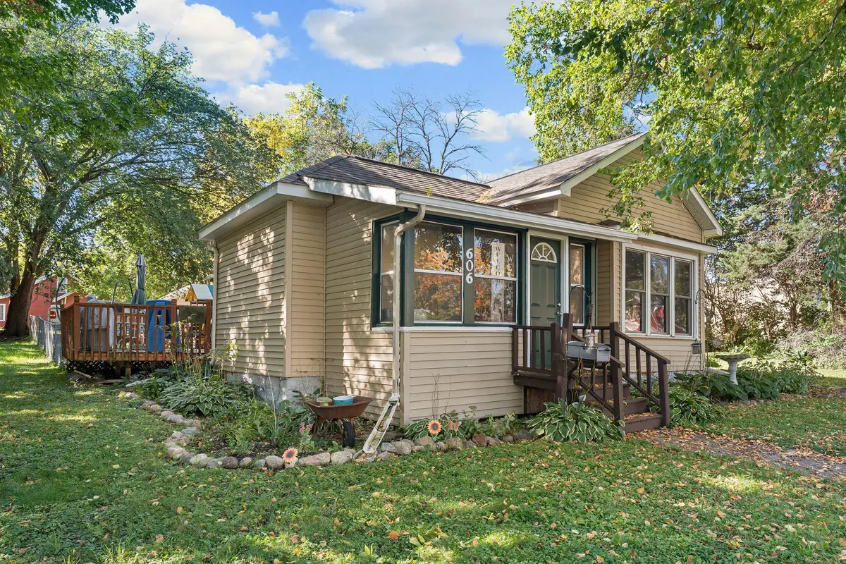 606 4th Avenue Ne, Waseca, MN 56093 - #1
