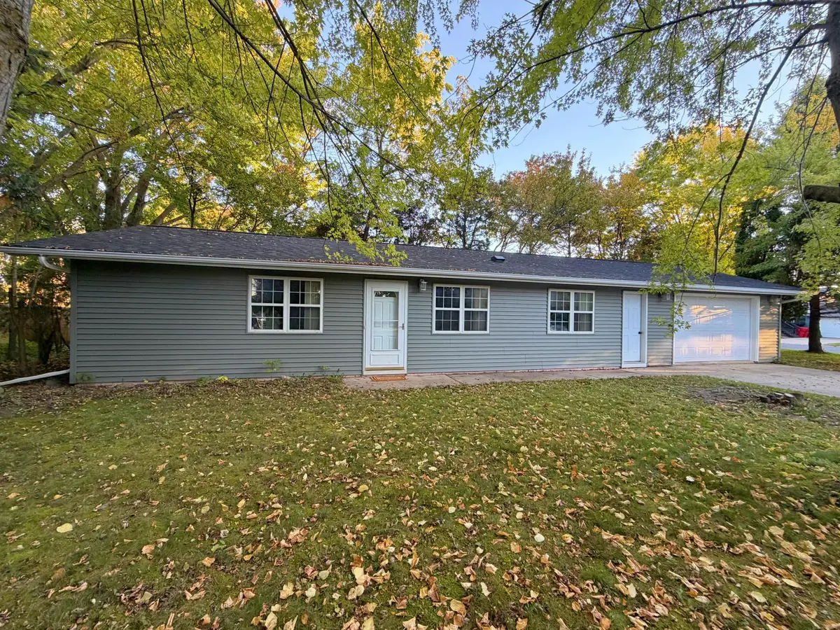 102 9th Avenue Ne, Dodge Center, MN 55927 - #1