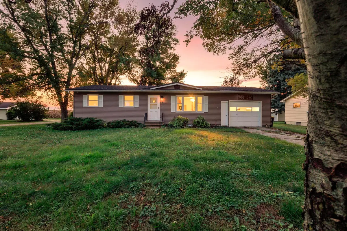90 10th Street Se, Wells, MN 56097 - #1