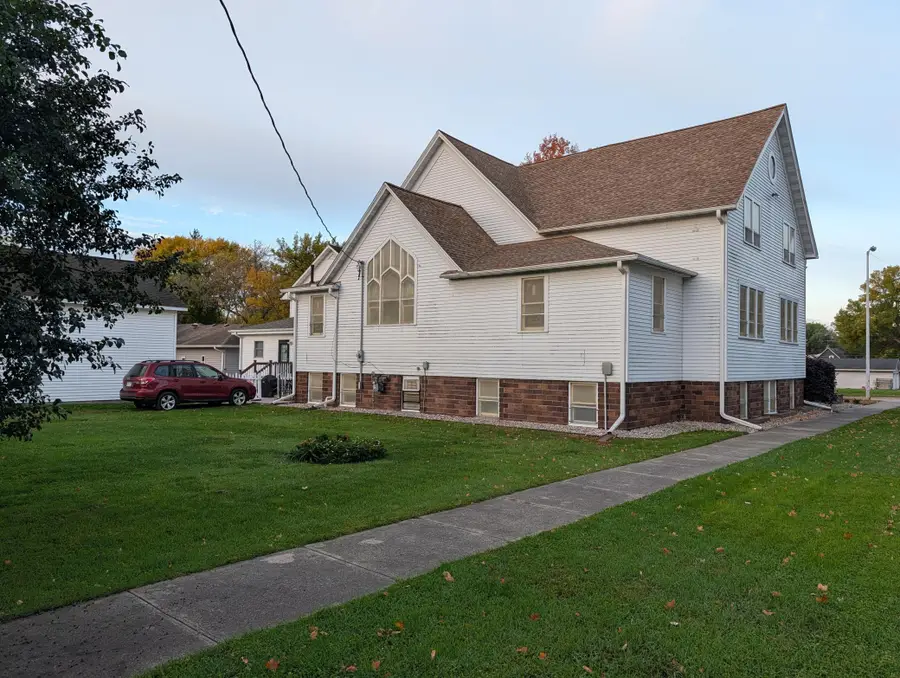 405 S Broadway, Wells, MN 56097 - #3