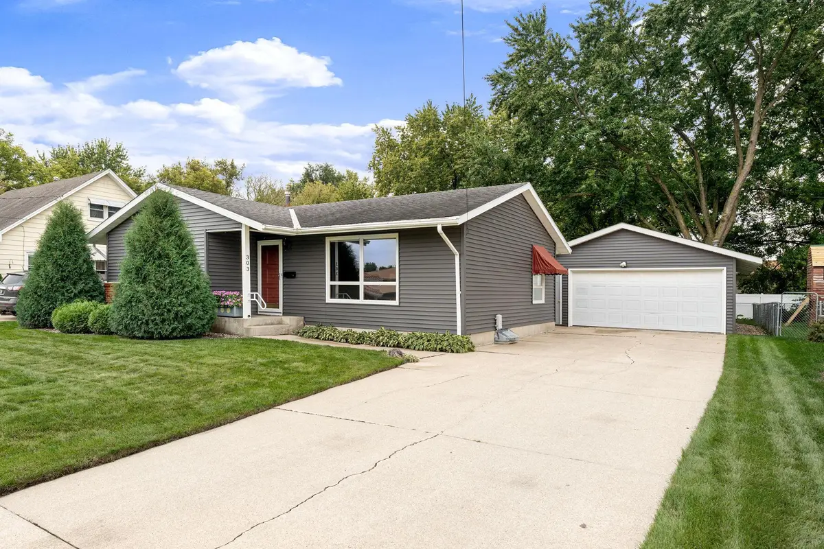 303 15th Avenue Sw, Austin, MN 55912 - #1