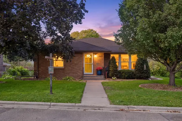 909 Manomin Avenue, West Saint Paul, MN 55118