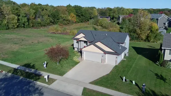 929 Farmers Ridge Trail, Belle Plaine, MN 56011