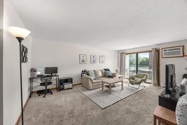 4 Pine Tree Drive #212, Arden Hills, MN 55112