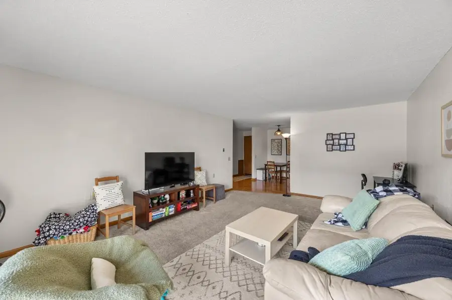 4 Pine Tree Drive #212, Arden Hills, MN 55112 - #3