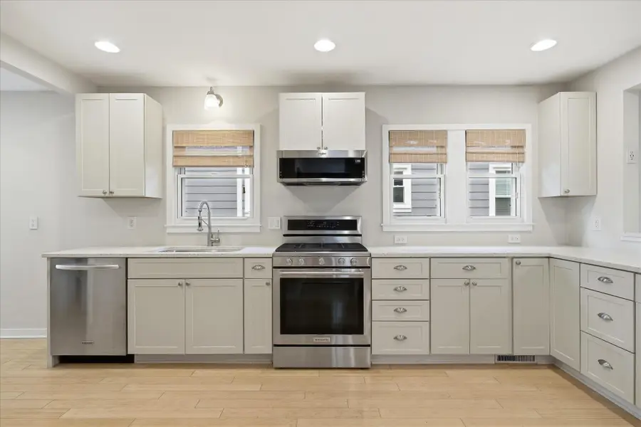 1264 Hoyt Avenue W, Saint Paul, MN 55108 - #3