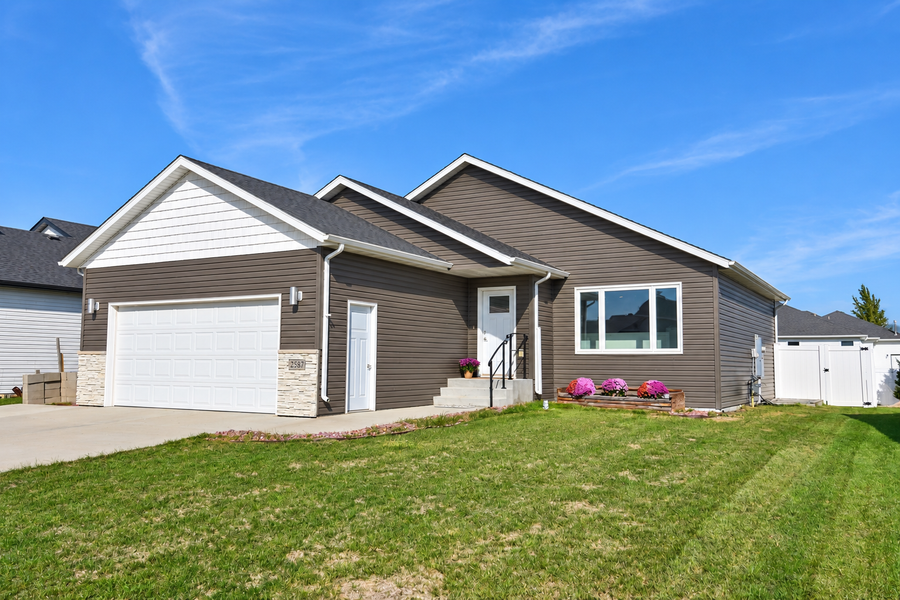 2587 72nd Avenue S, Fargo, ND 58104 - #2