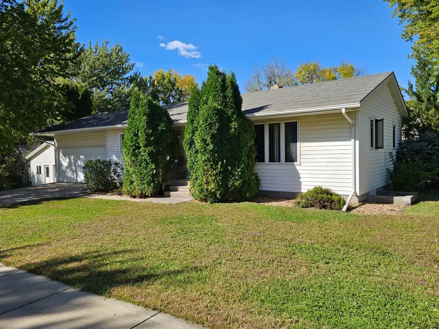 202 Rice Street Nw, Sleepy Eye, MN 56085 - #2