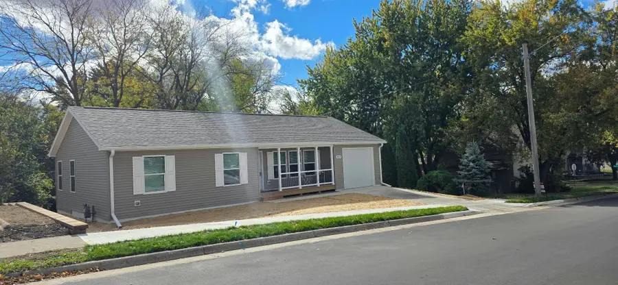 409 W Clark Street, Albert Lea, MN 56007 - #3