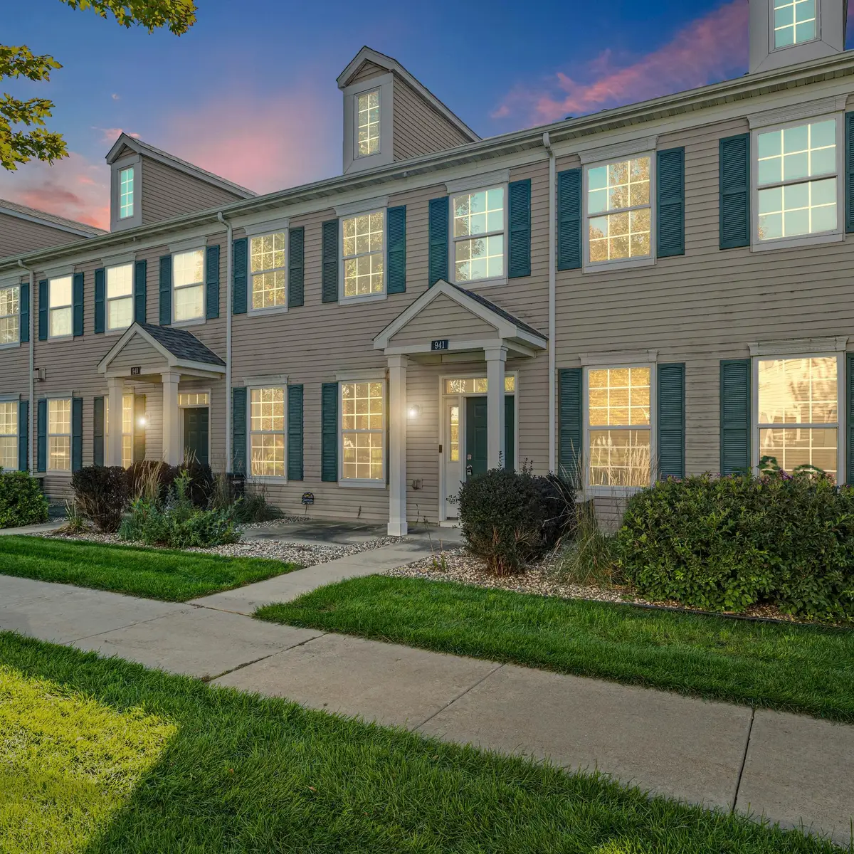 941 Newport Avenue, Shakopee, MN 55379 - #1
