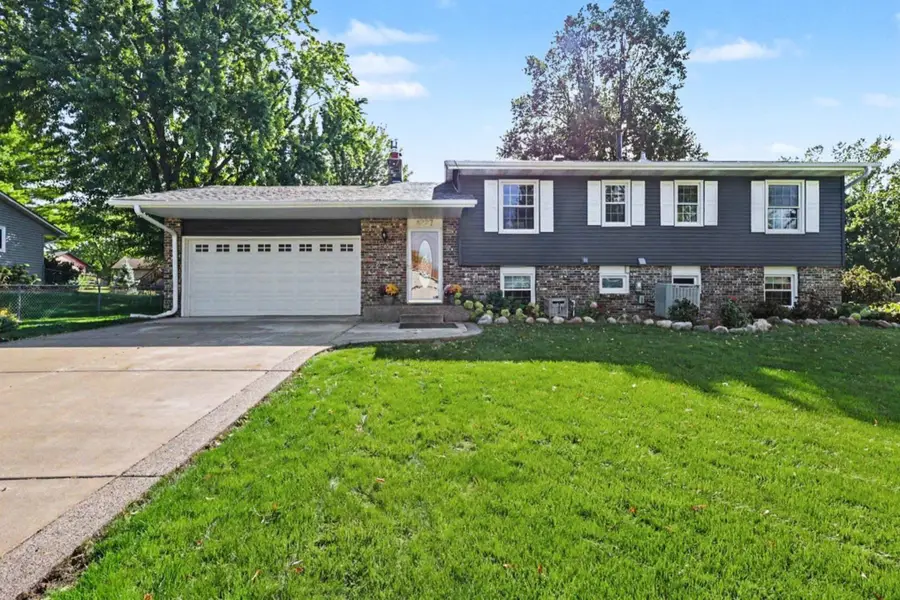 8227 76th Street S, Cottage Grove, MN 55016 - #2