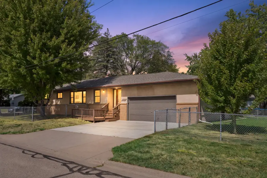 2267 Mohawk Road E, North Saint Paul, MN 55109 - #2