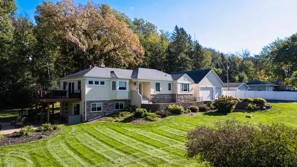 9910 Credit River Boulevard, Prior Lake, MN 55372