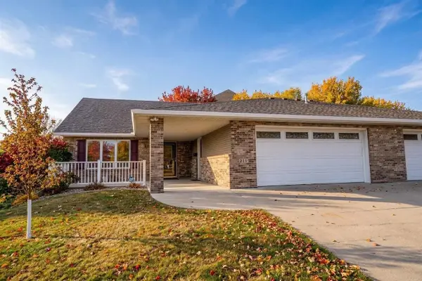 211 Valley View Drive Se, Willmar, MN 56201