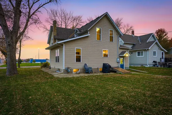 651 2nd Street S, Winsted, MN 55395