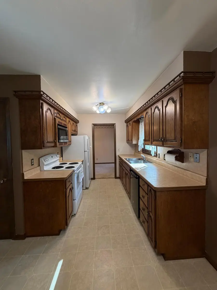 1113 N Cedar Street, Luverne, MN 56156 - #3
