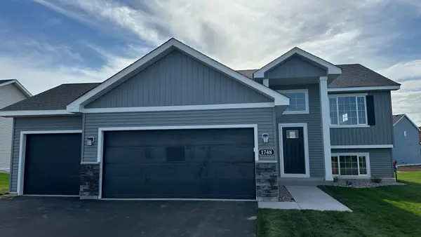 1748 Squirrel Way, New Richmond, WI 54017
