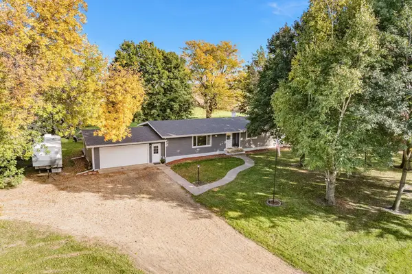 11404 330th Avenue, Blue Earth, MN 56013