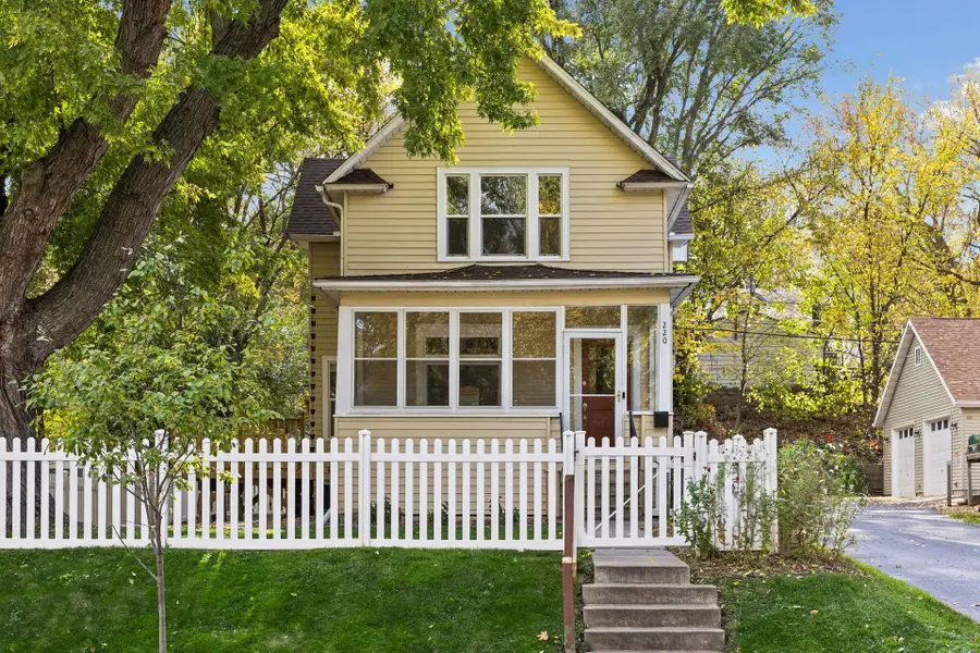 220 Winifred Street W, Saint Paul, MN 55107 - #2