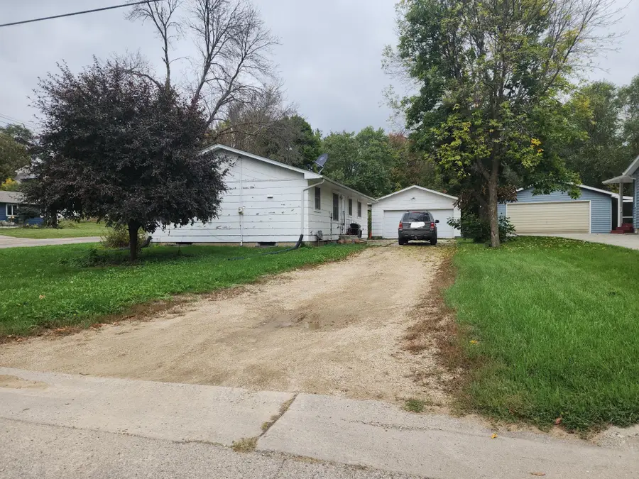 211 4th Avenue Sw, Pine Island, MN 55963 - #2