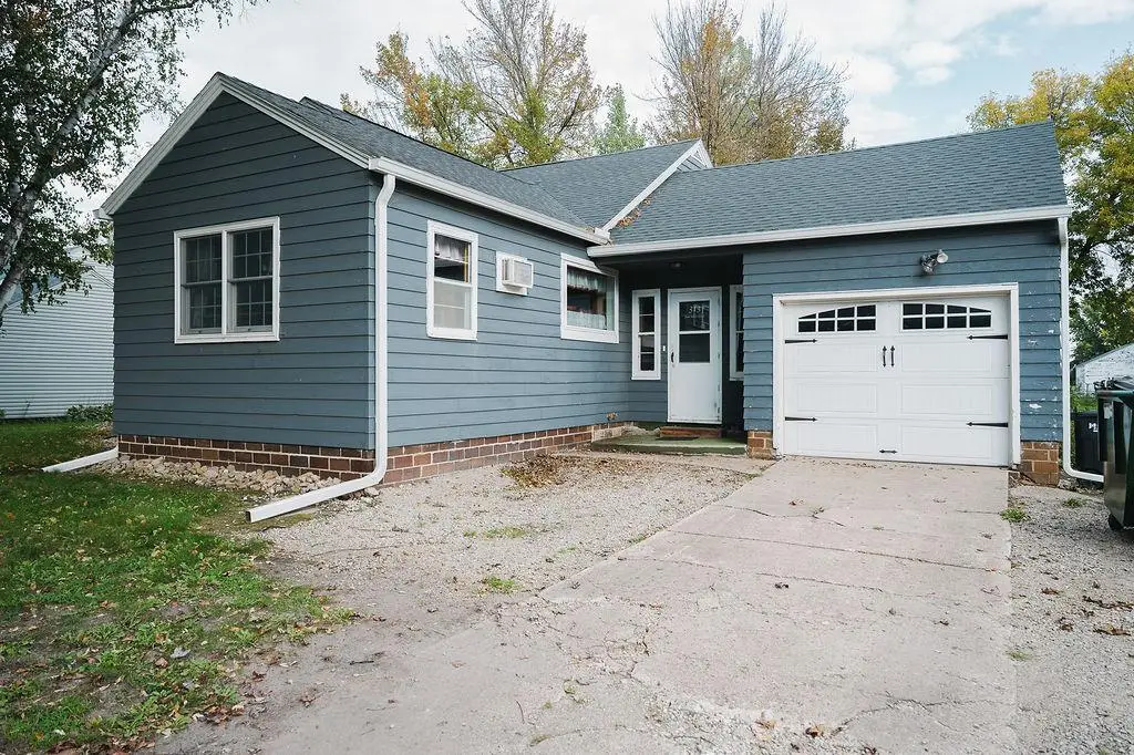 313 E Willis Street, Elmore, MN 56027 - #1