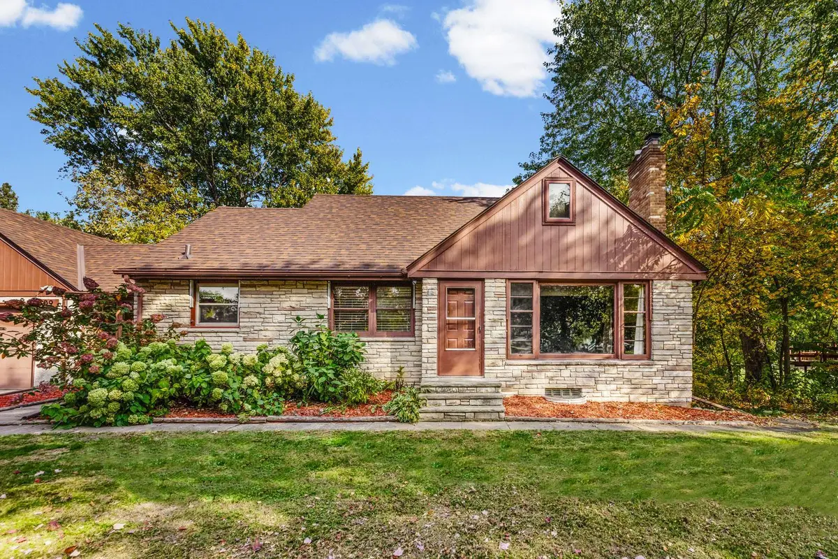 609 Silver Lake Road Nw, New Brighton, MN 55112 - #1