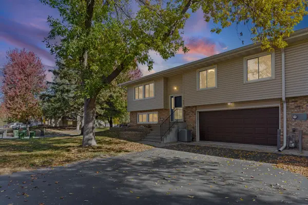 914 94th Avenue Ne, Blaine, MN 55434