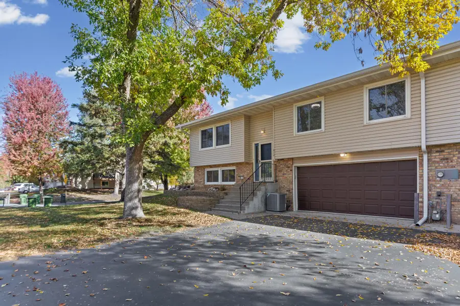 914 94th Avenue Ne, Blaine, MN 55434 - #2