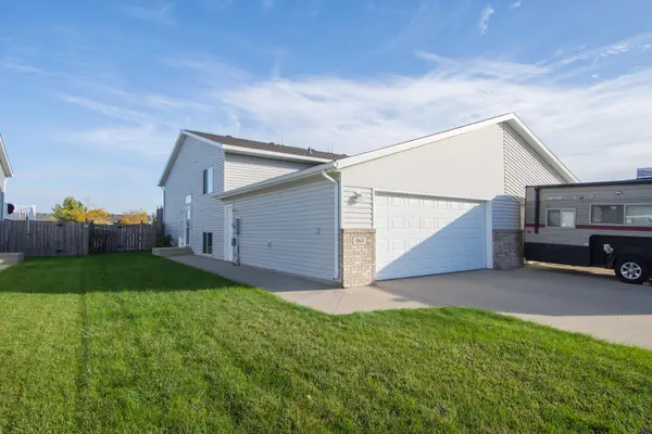 964 41st Avenue W, West Fargo, ND 58078