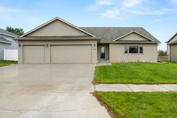 1240 38th Avenue S, Moorhead, MN 56560