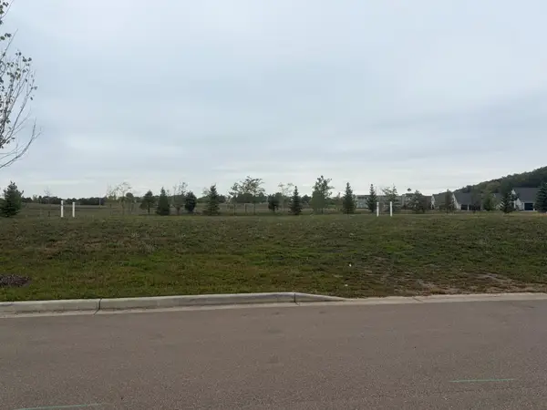 2467 Sydney Lane, Hudson, WI 54016